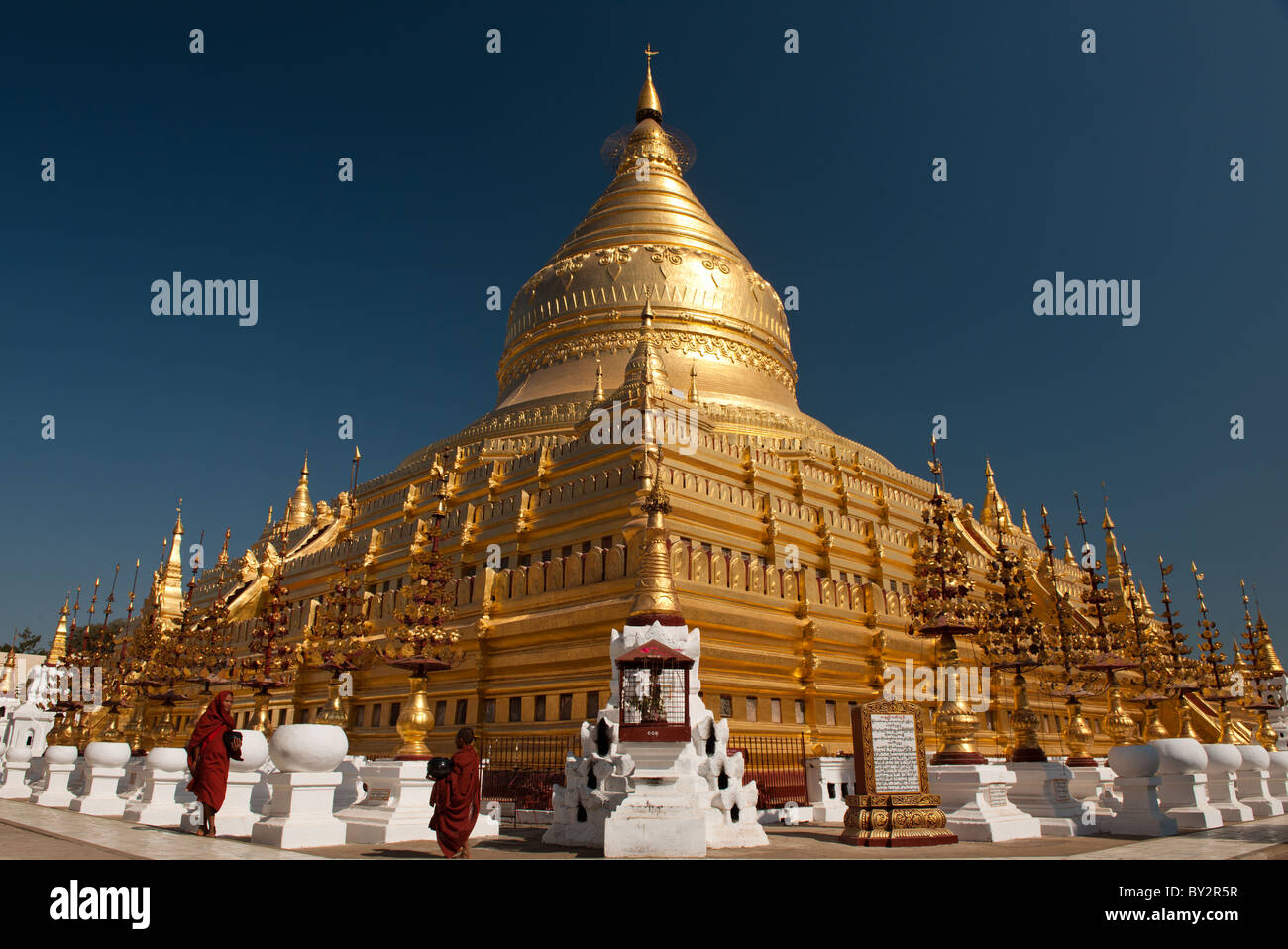 Shwezigon Pagoda di Bagan, Birmania. Foto Stock