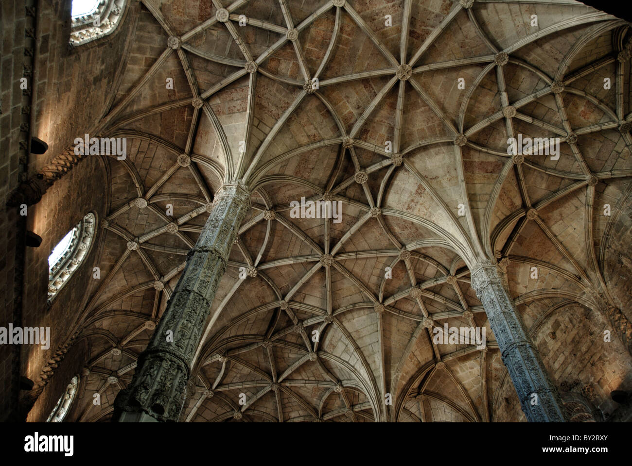 Volta della navata della chiesa di Santa Maria de Belém, Monastero dos Jerónimos, a Lisbona, Portogallo Foto Stock