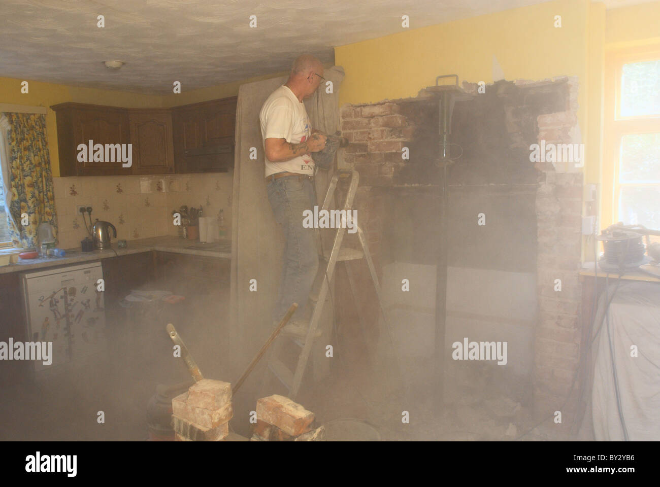 Builder ignorando la sanità di base e precauzioni di sicurezza Foto Stock