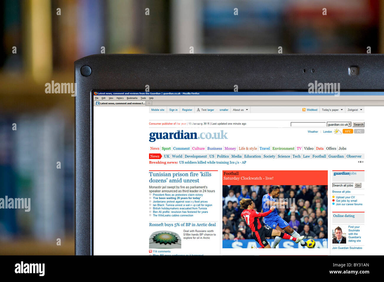 Il Guardian edizione Online visualizzata su un computer portatile, REGNO UNITO Foto Stock