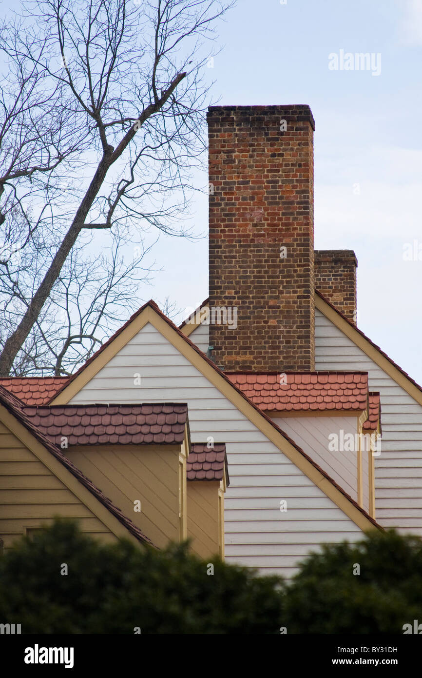 Un tetto a due spioventi top di St George Tuker Casa nel centro storico di Colonial Williamsburg, VA. Foto Stock