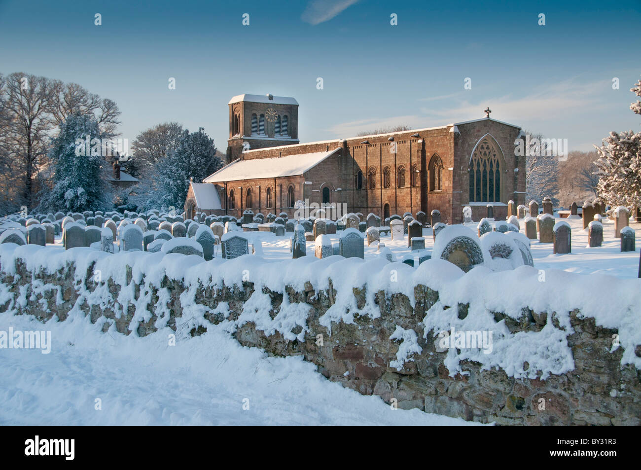 Norham chiesa uno dei più raffinati 1000 chiese in Inghilterra Foto Stock