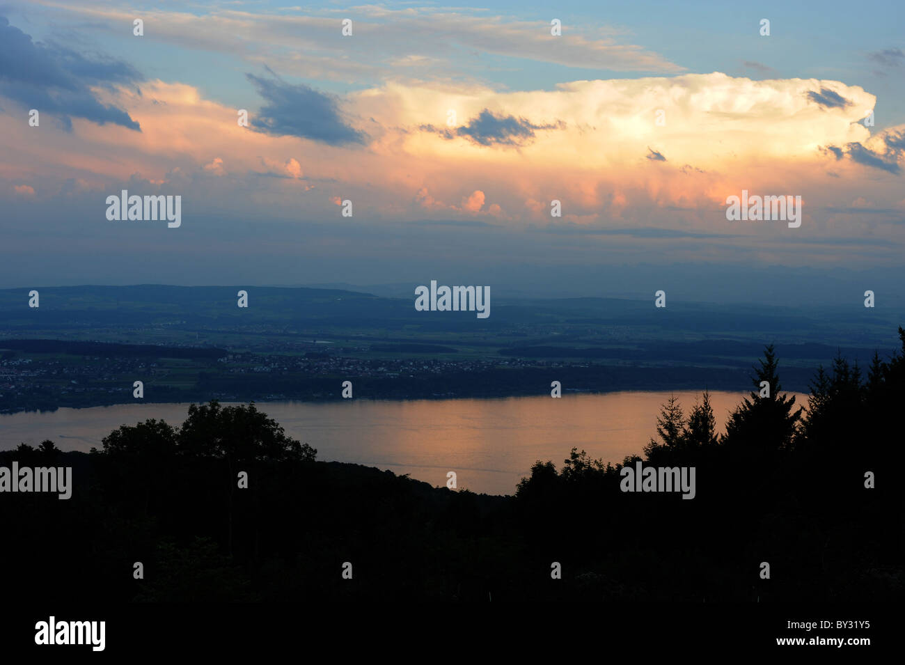 Tramonto sul lago di Bienne, Berna, Svizzera Foto Stock