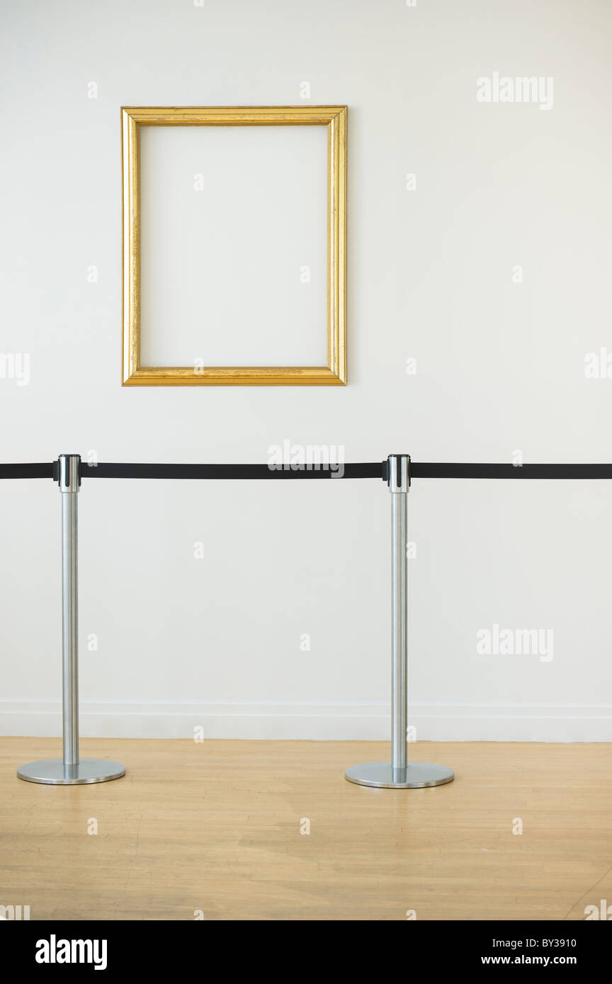 Blank cornice immagine vuota nella galleria d'arte Foto Stock