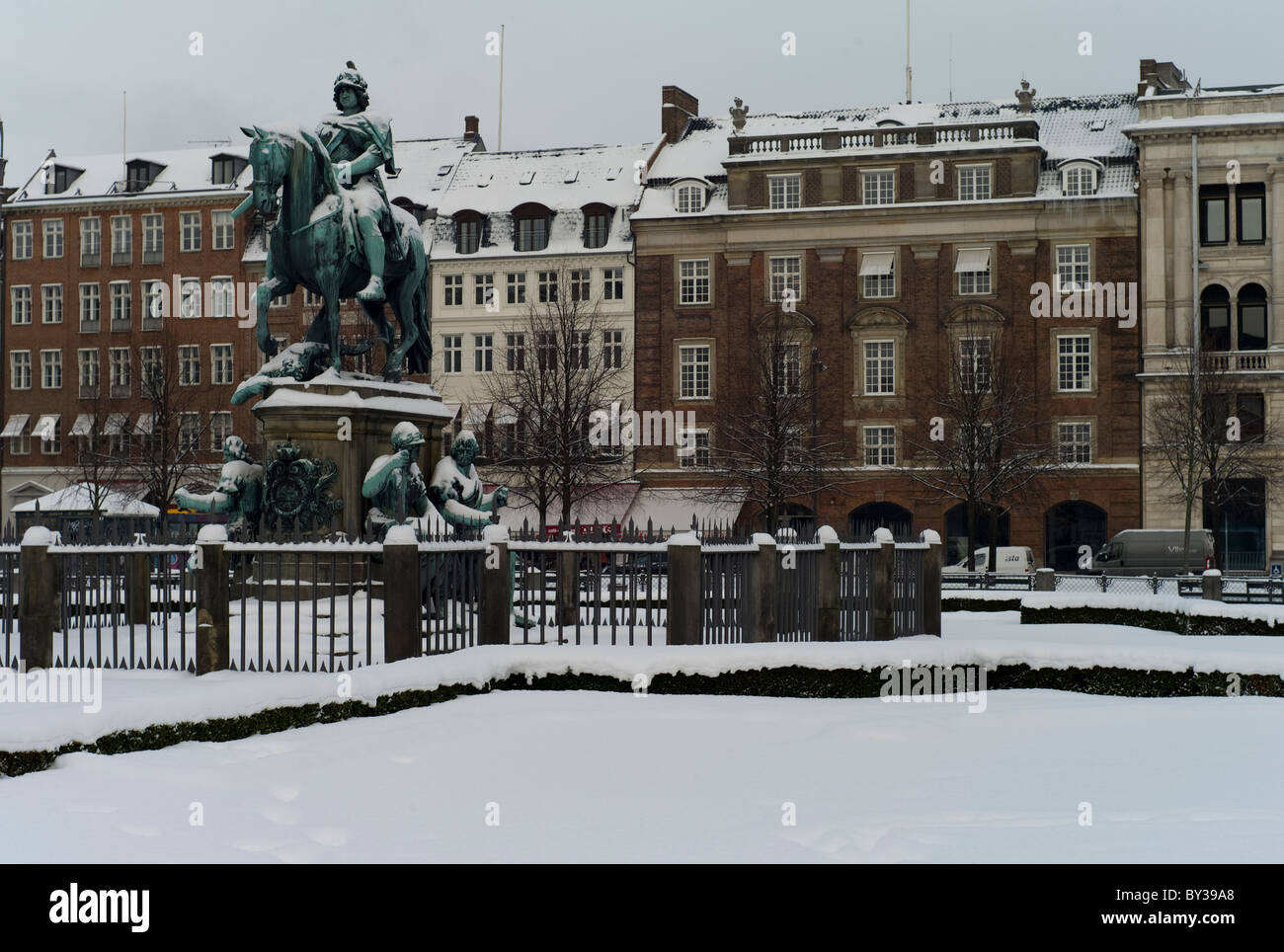 Statua di re Federico VII, Slotsholmen, Copenhagen, Danimarca , Scandinavia durante il Natale 2010 Foto Stock