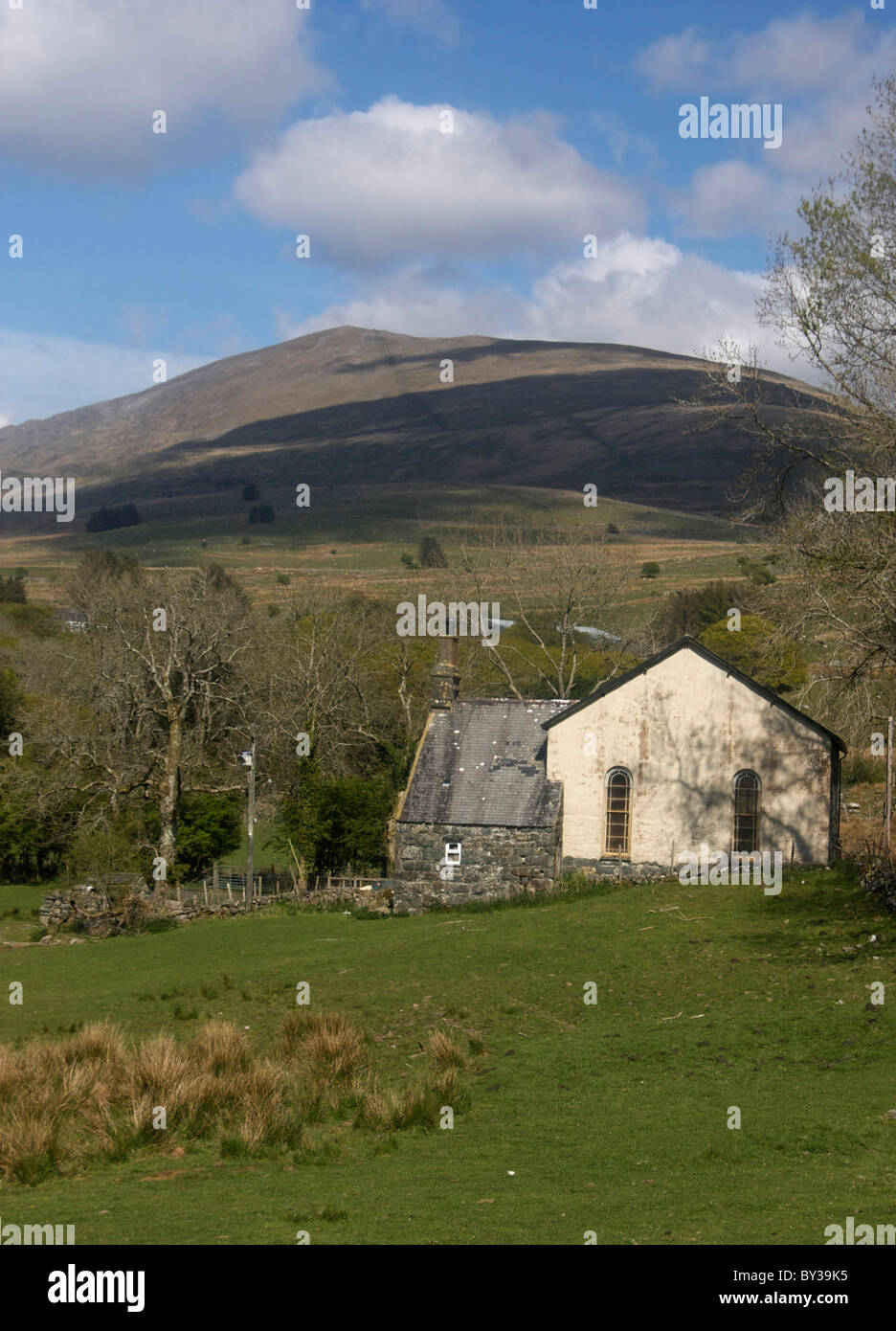 Cappella isolata in Cwm Pennant, una remota valle montuosa nella parte occidentale del Parco Nazionale di Snowdonia Gwynedd North Wales UK Foto Stock