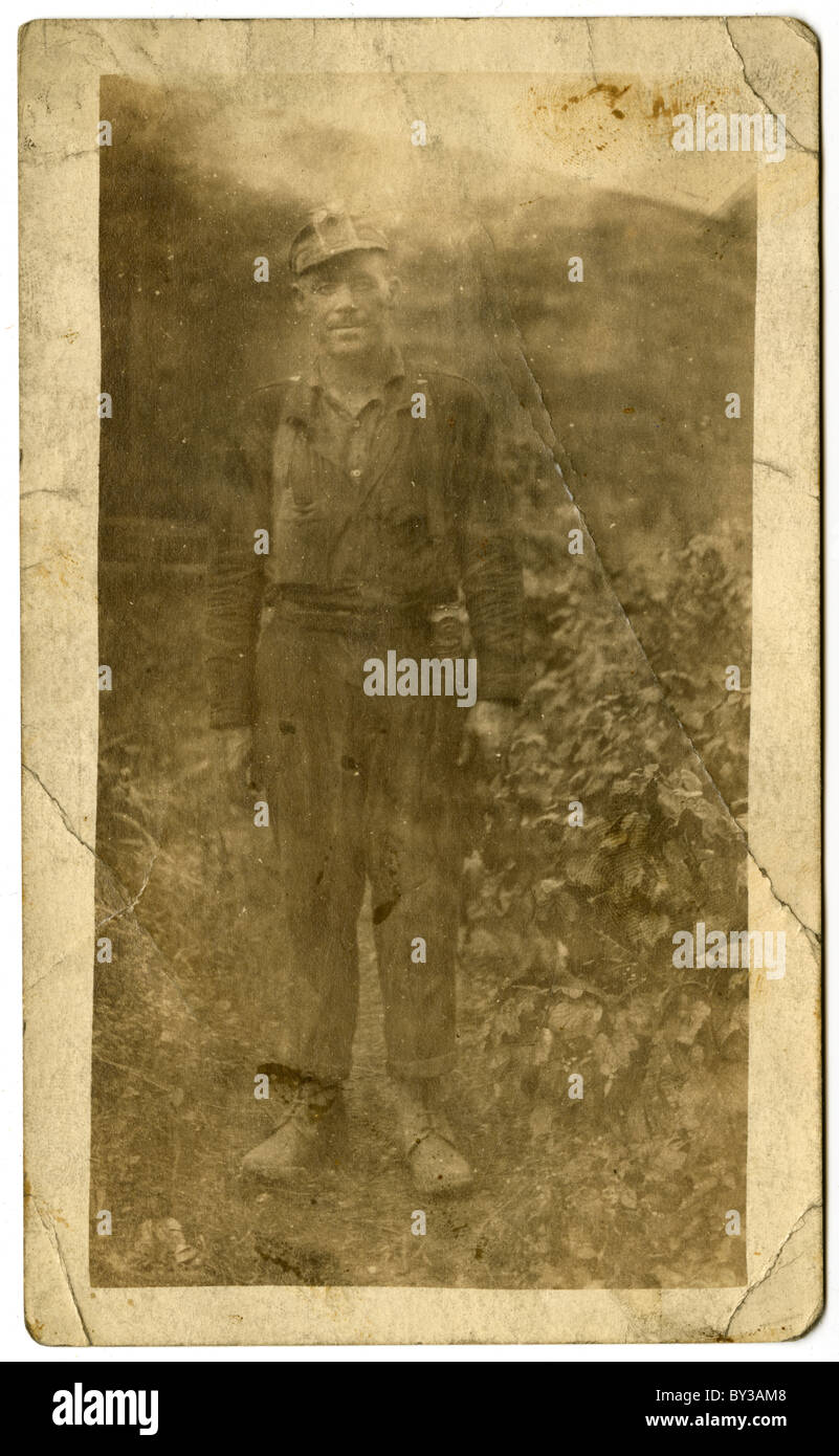 Circa 1920 minatore di carbone real photo Cartolina. Foto Stock