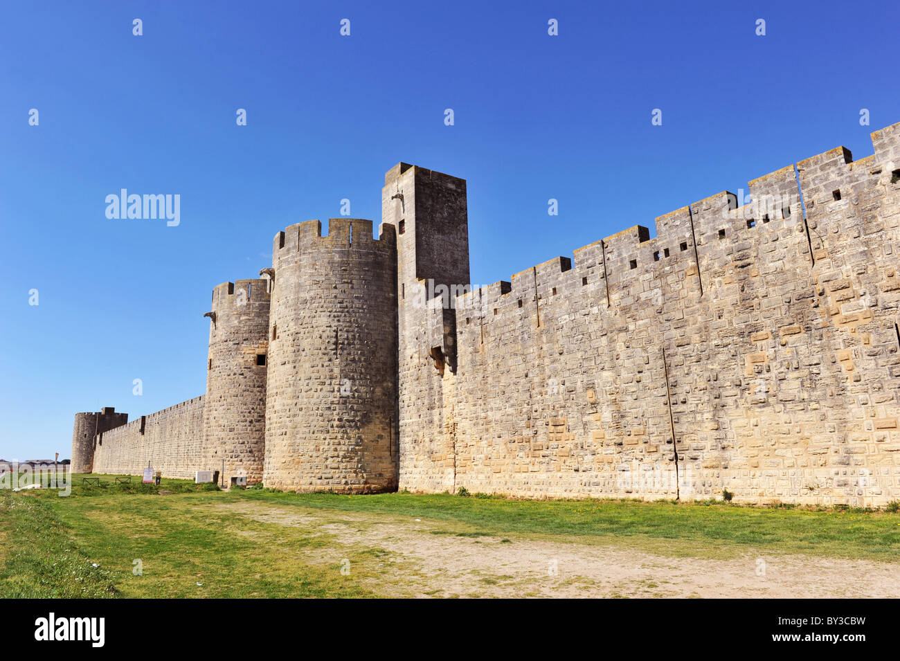 I bastioni della città rafforzato di Aigues-Mortes - Francia Foto Stock