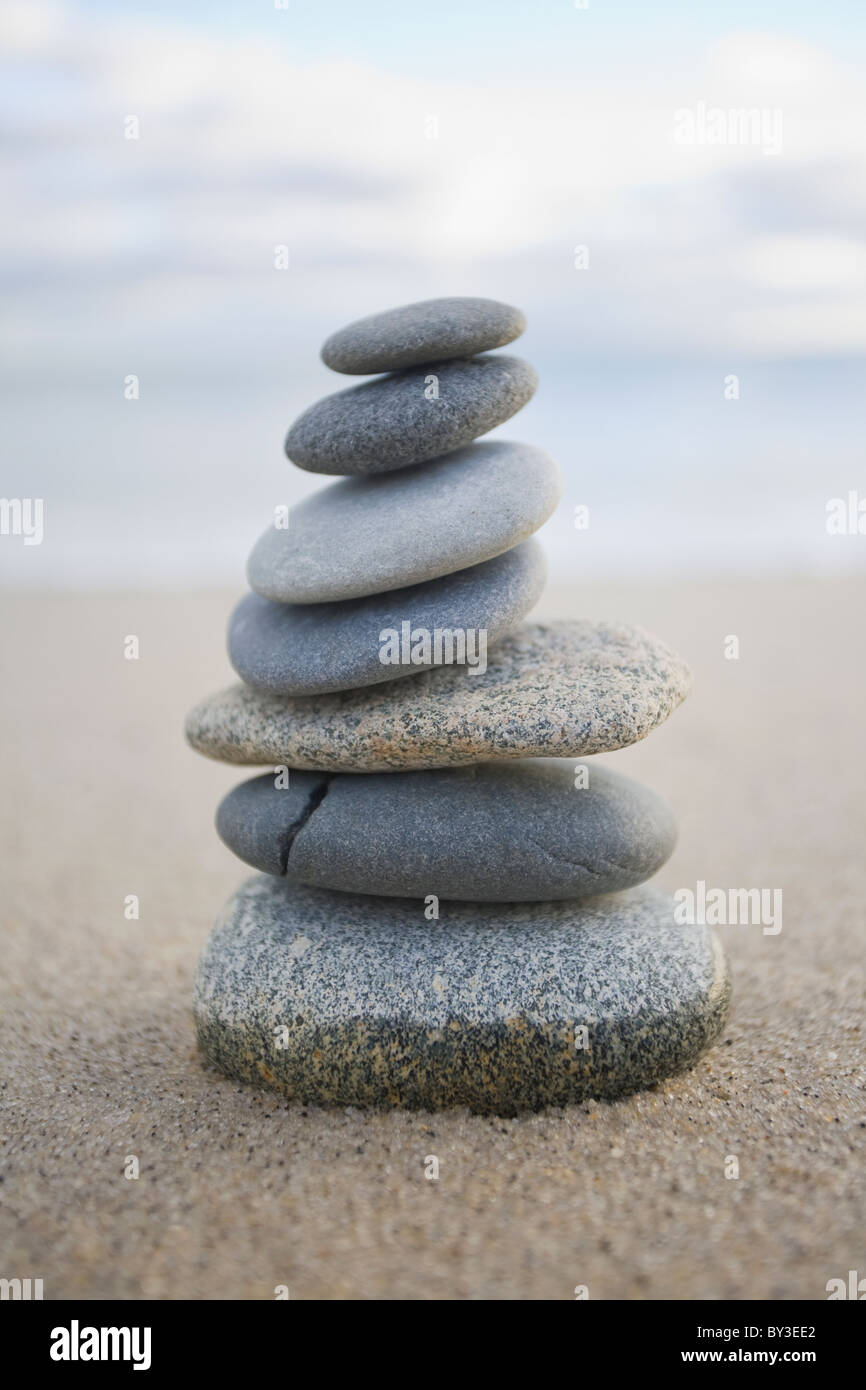 Stati Uniti d'America, Massachusetts, Spiaggia di pietre impilate Foto Stock