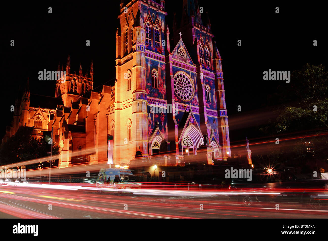 La Cattedrale di St Mary durante la luce di Natale festival, Sydney, Australia Foto Stock