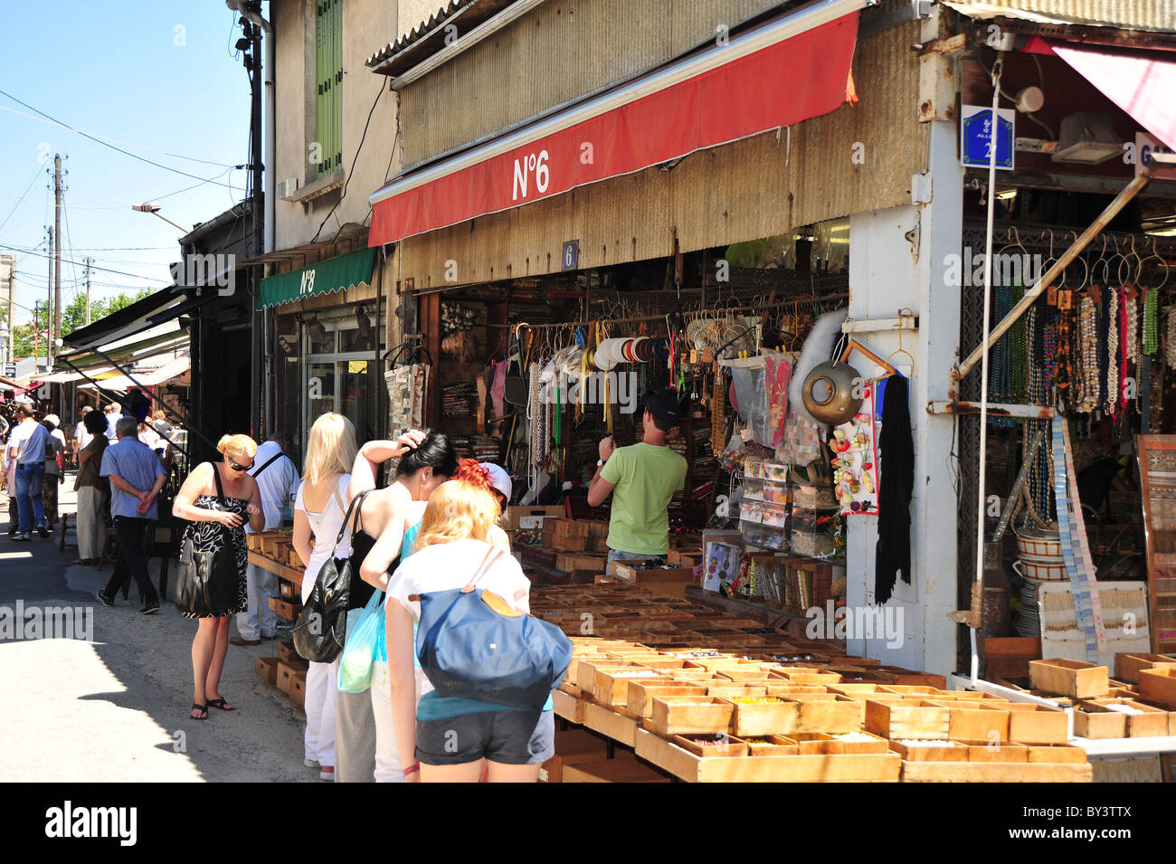 Mercato delle pulci di Saint-Ouen, Parigi, Francia Foto Stock