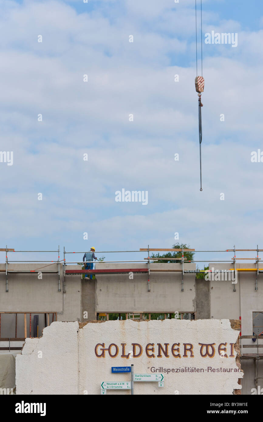 Rovine di TAVERNA GOLDENER WEIN, sito di costruzione, strada del vino, DEIDESHEIM, Pfalz, RENANIA-PALATINATO, Germania Foto Stock