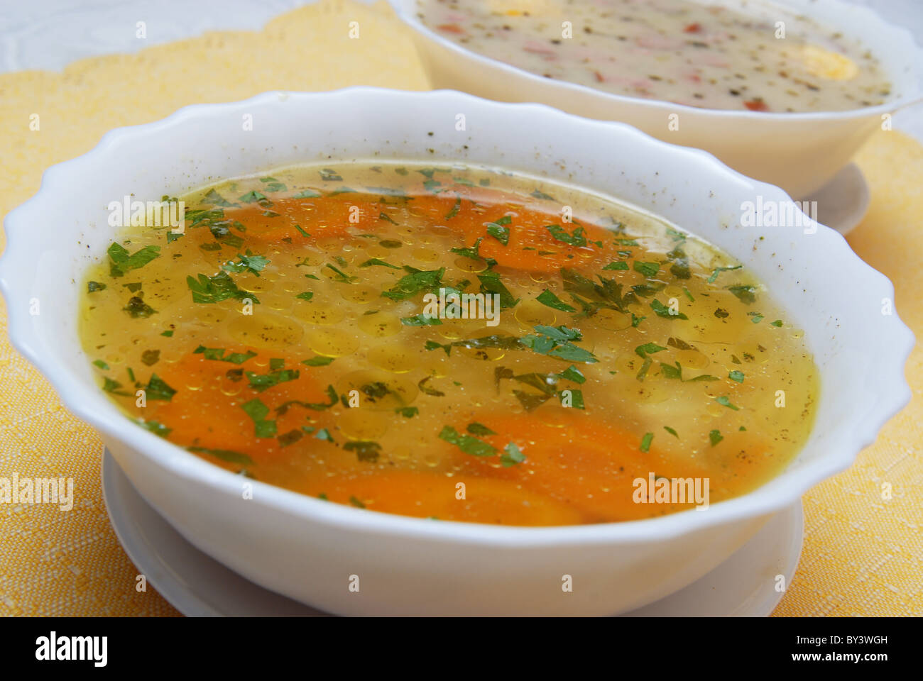 Il brodo, la zuppa di pollo con tagliatelle Foto Stock