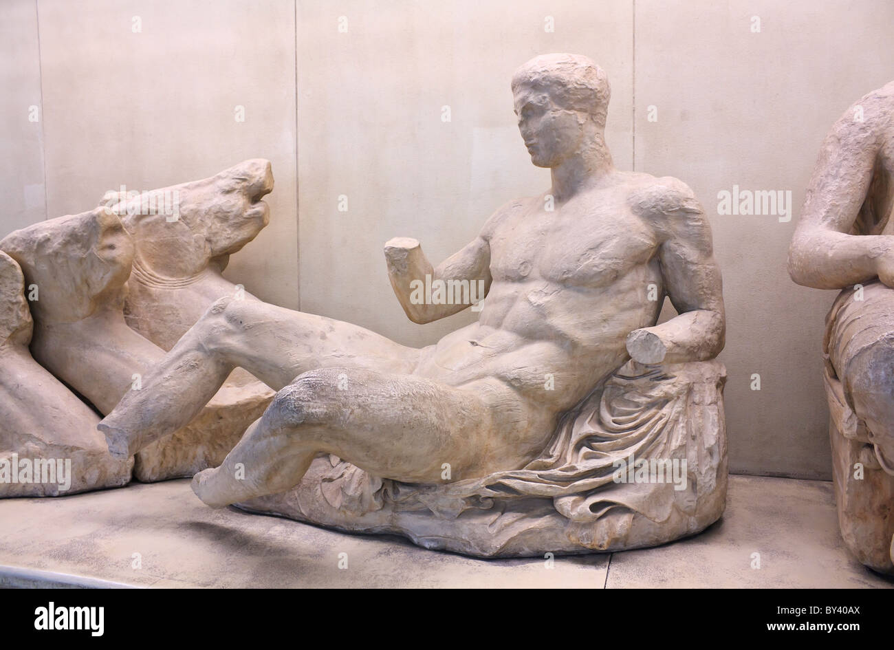 Antiche statue greche nella metropolitana di Atene Foto Stock