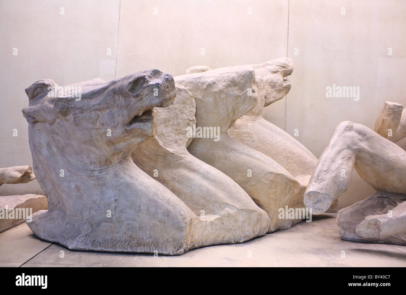Antiche statue greche nella metropolitana di Atene Foto Stock