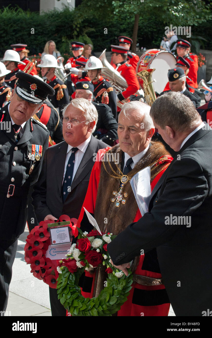 Vigili del Fuoco nazionale memoriale di servizio del ricordo. Peter J. Cook sceriffo della città di Londra. Foto Stock