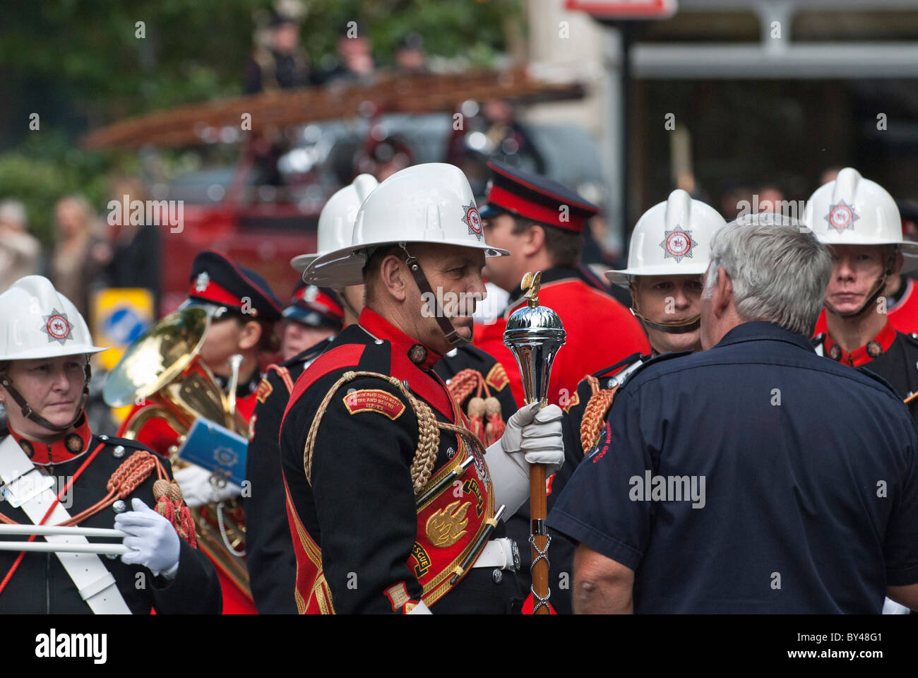 Marzo master e vigili del fuoco a livello nazionale dei vigili del fuoco memoriale di servizio del ricordo Smithfield CE1 London . Regalia. Foto Stock
