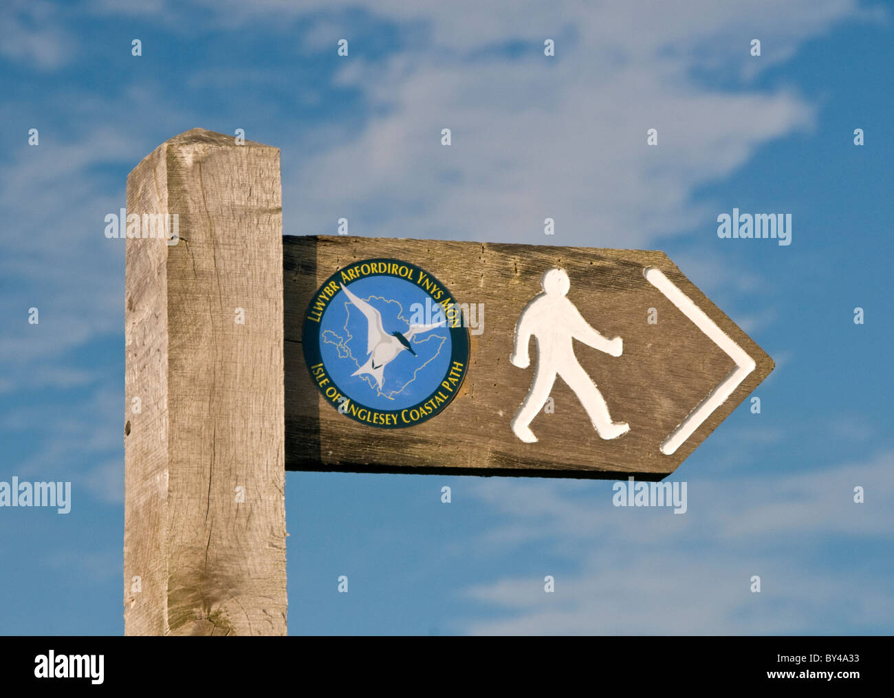Isola di Anglesey sentiero costiero Signpost, Anglesey, Galles, Regno Unito Foto Stock