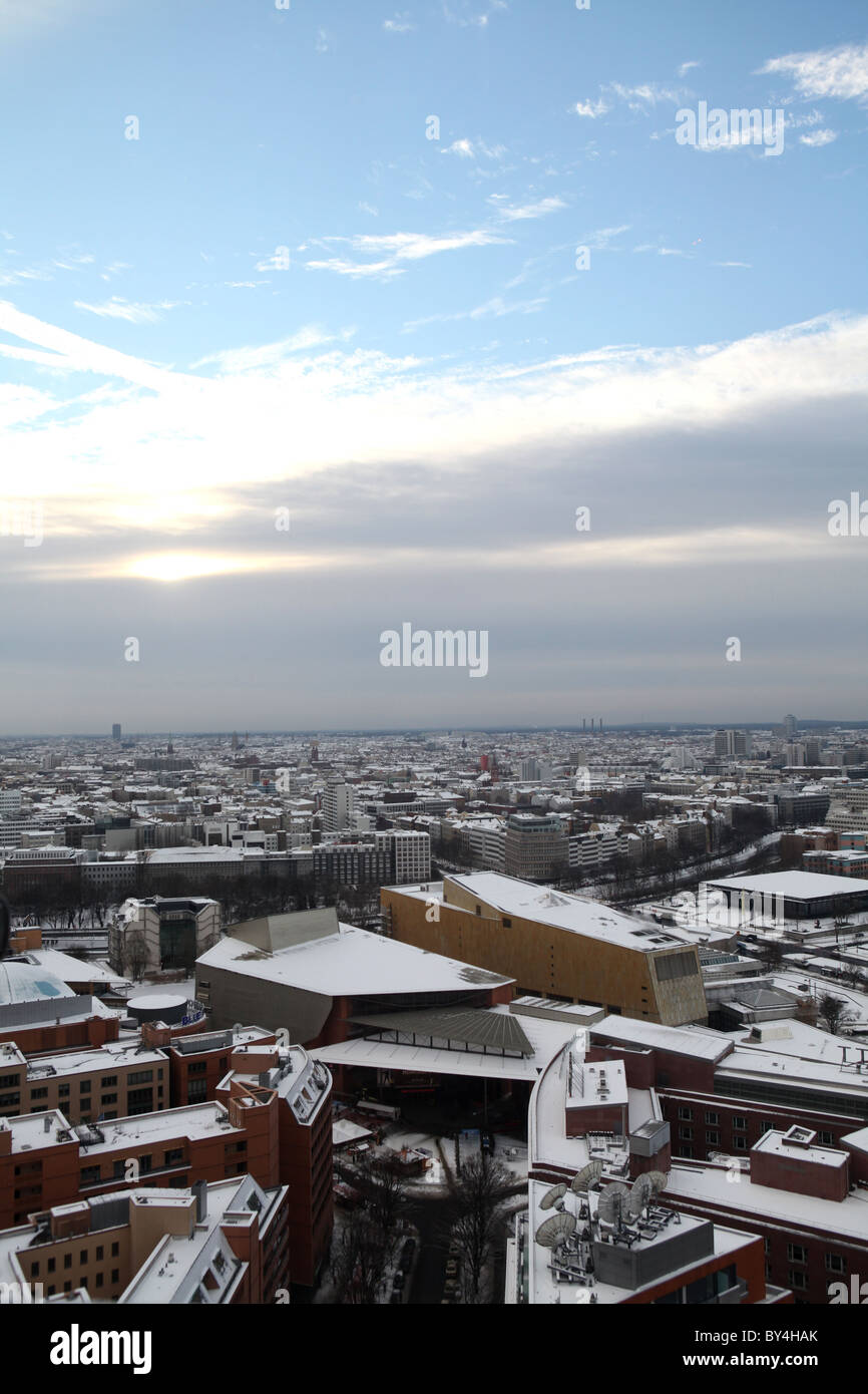 Tetti innevati in inverno a Berlino, Germania. Foto Stock