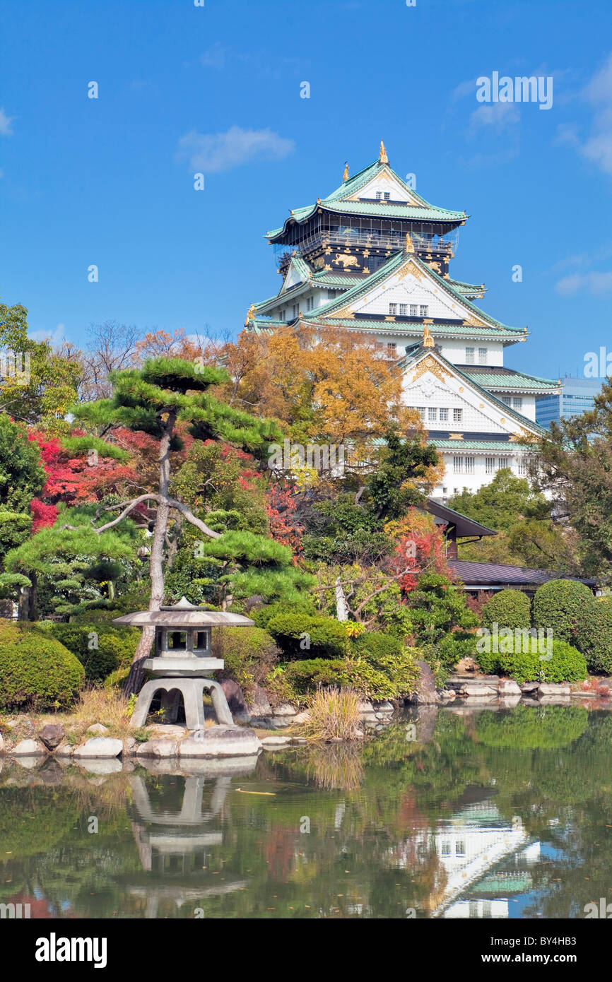 Il Castello di Osaka in autunno Foto Stock