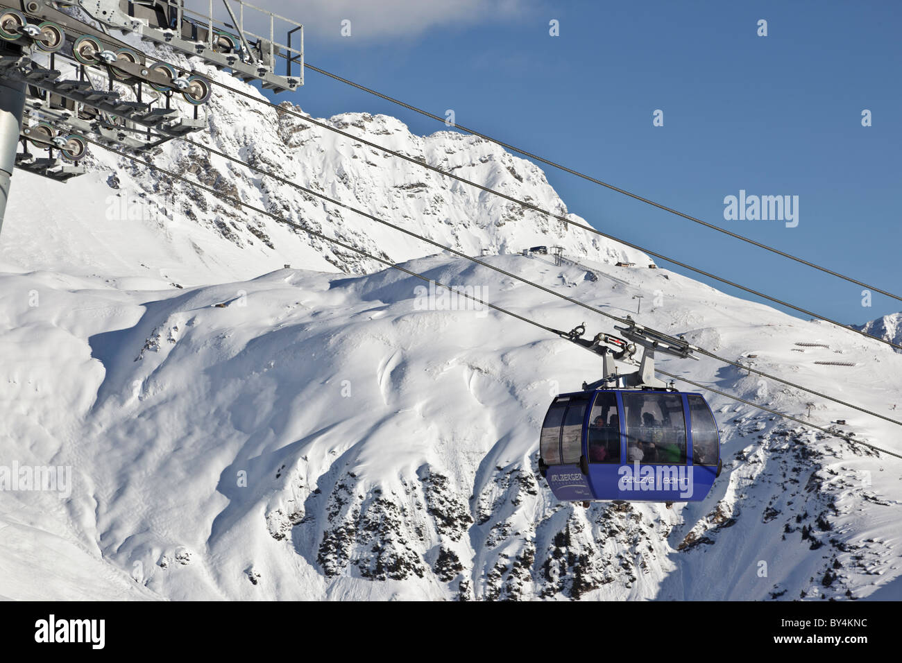 Una delle cabine sul Galzig ascensore che trasporta gli sciatori e gli snowboarder da St Anton a Galzig a 2185m Foto Stock
