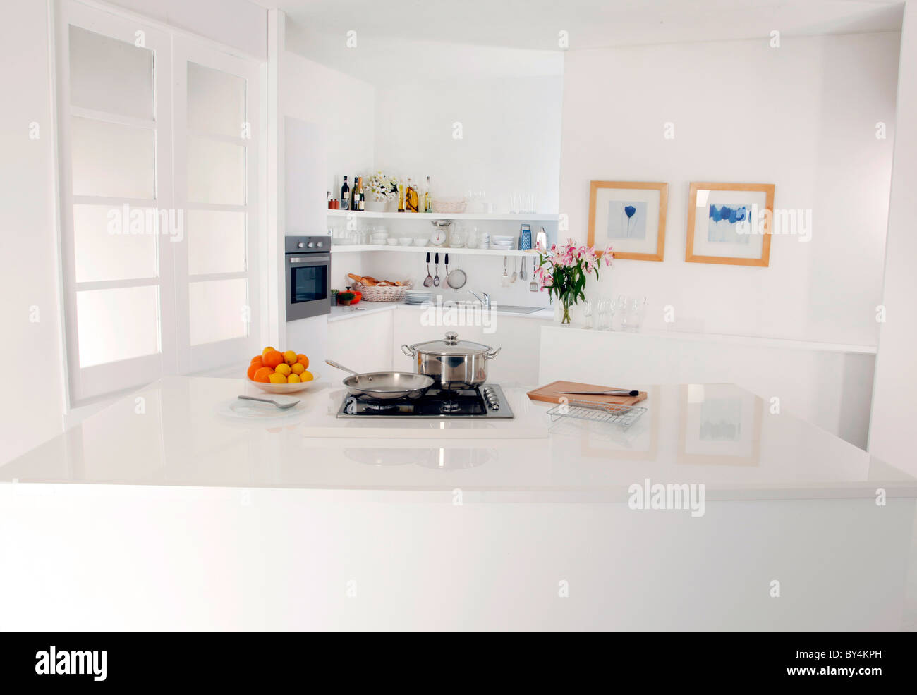Cucina bianca interno Foto Stock