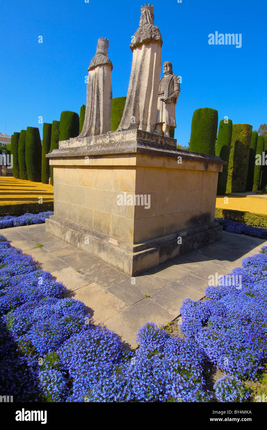 Statue della Regina Isabel, re Fernando e Christopher Columbus nell'Alcazar dei Re Cattolici, Cordoba. Andalusia, Spagna Foto Stock