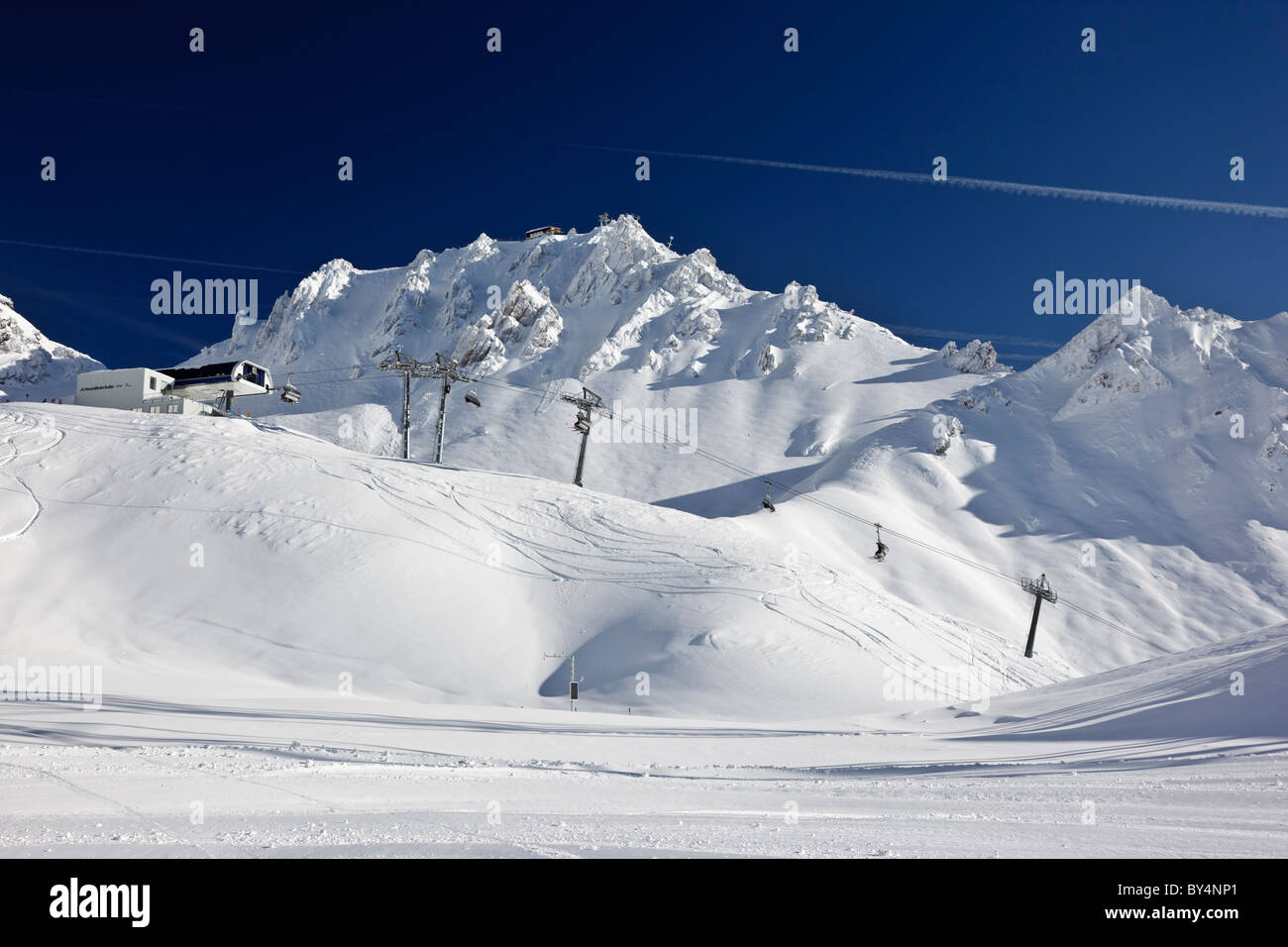 La seggiovia Arlenmahder in Austrian ski resort di St Anton. Foto Stock