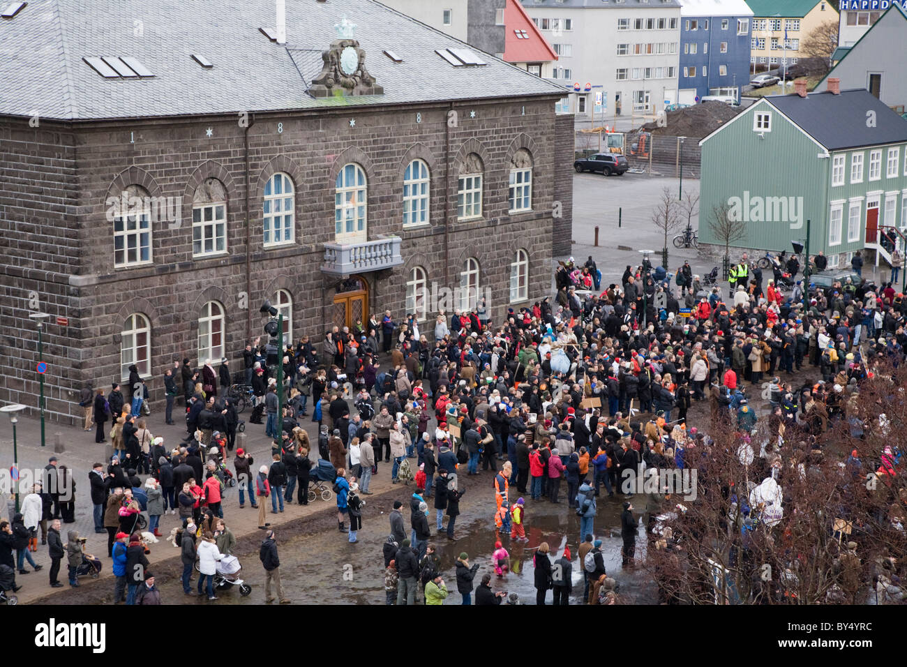 Dimostranti al Austurvollur, Reykjavik Islanda Foto Stock