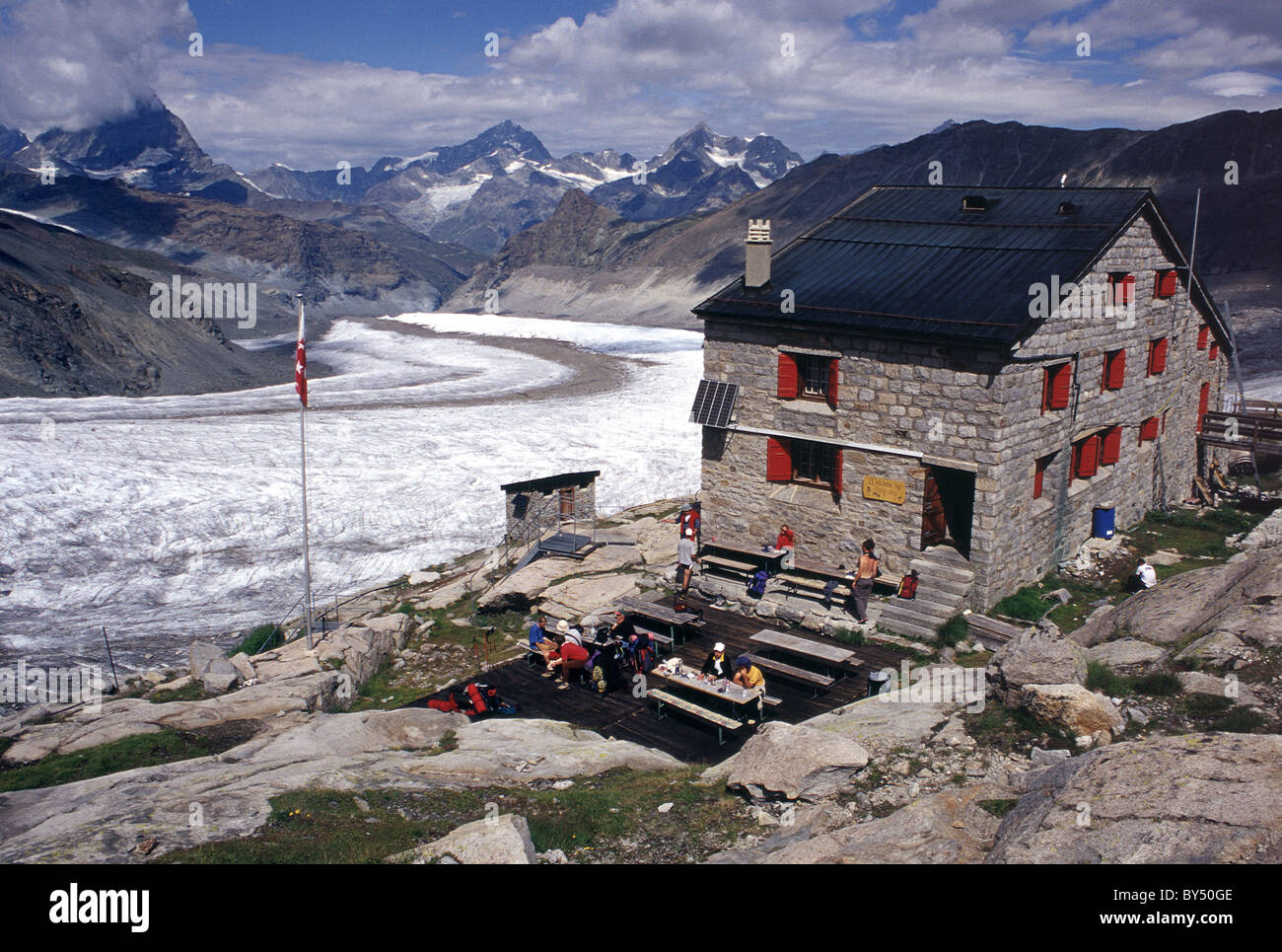 Monte-Rosa-Hutte, Gorner ghiacciaio, Matterhorn (in nuvole), Dent Blanche, Gornergrat, Alpi del Vallese, Svizzera Foto Stock