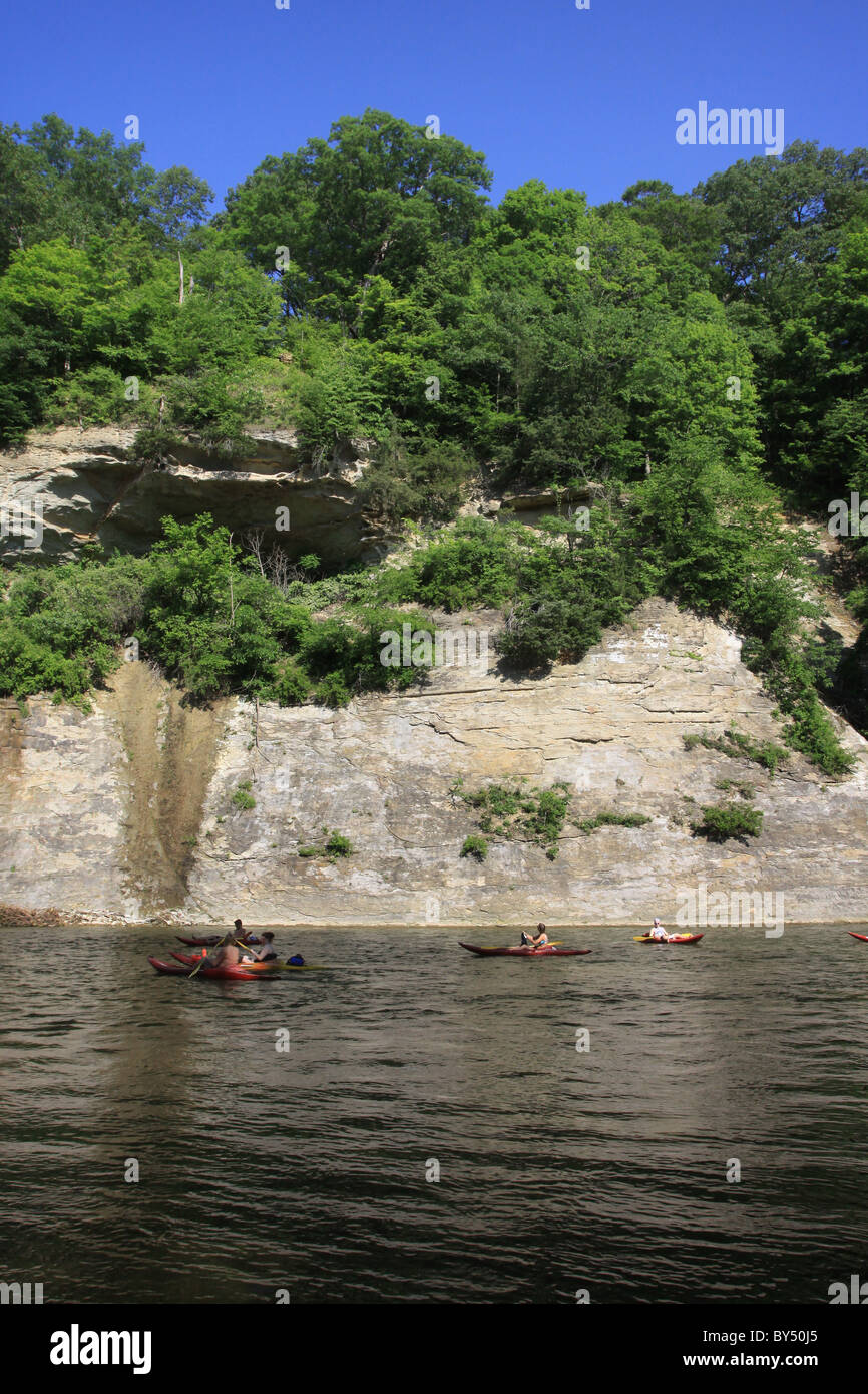 Kayaker scogliera di arenaria Sugar Creek Turchia eseguire Stato Parco Indiana Foto Stock