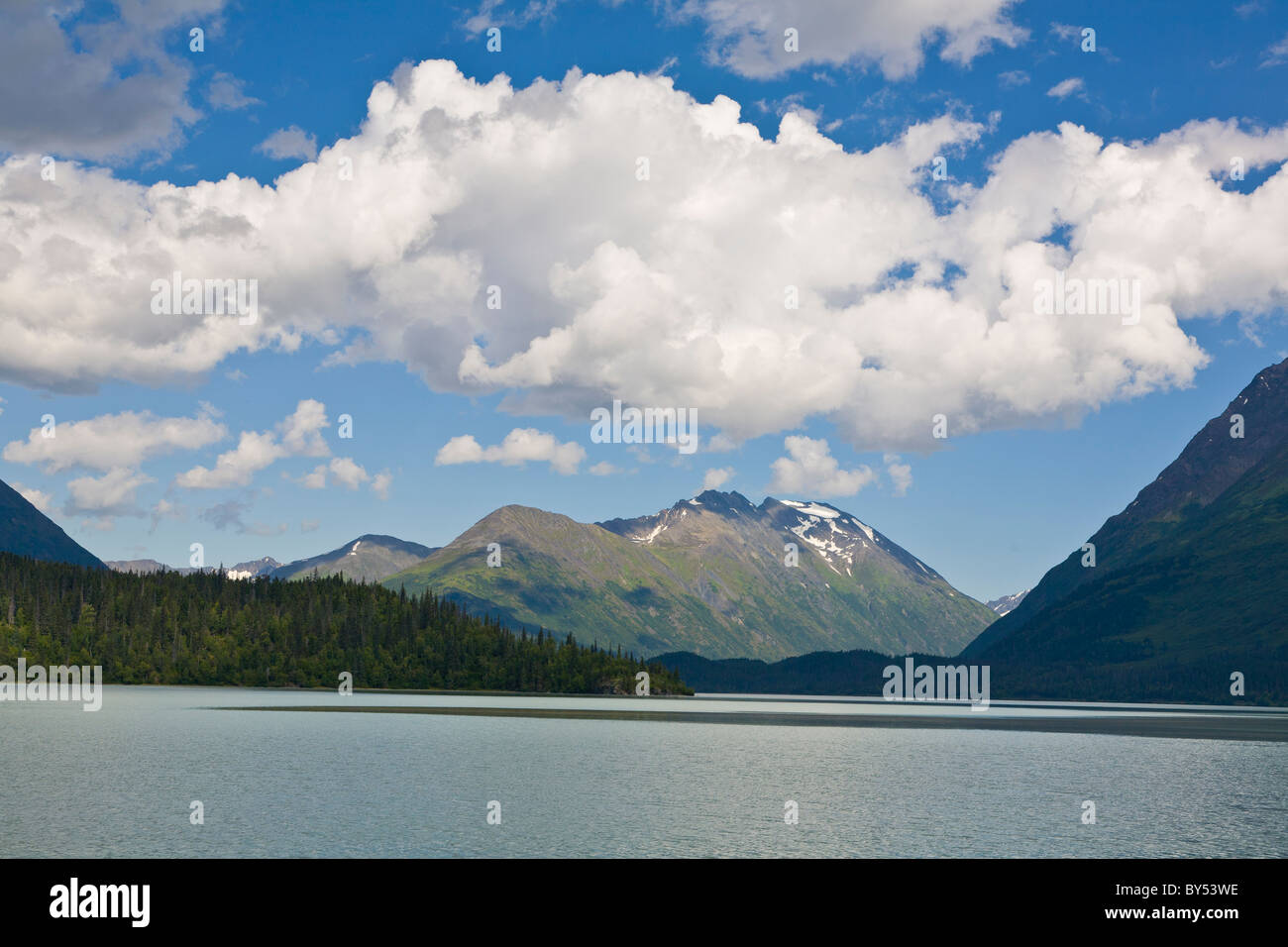 Kenai lago lungo la Seward Highway sulla Penisola di Kenai in Alaska Foto Stock