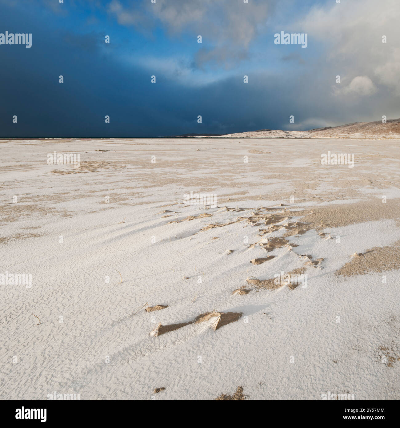 Neve sulla spiaggia Luskentire, Isle of Harris, Ebridi Esterne, Scozia Foto Stock