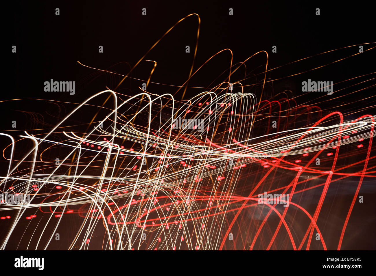 Sentieri di luce di notte Foto Stock