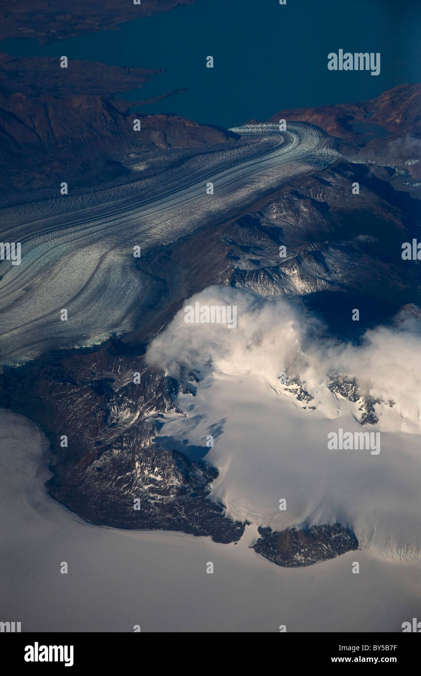 Vista aerea di laghi e ghiacciai e montagne, Parco Nazionale Torres del Paine, Cile Foto Stock
