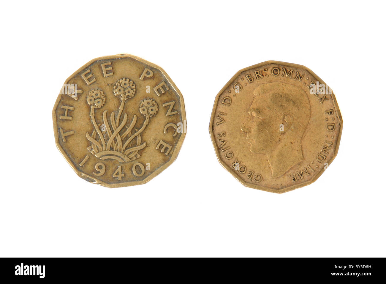 La parte anteriore e posteriore di un 1940's inglese tre pence pezzo. Foto Stock