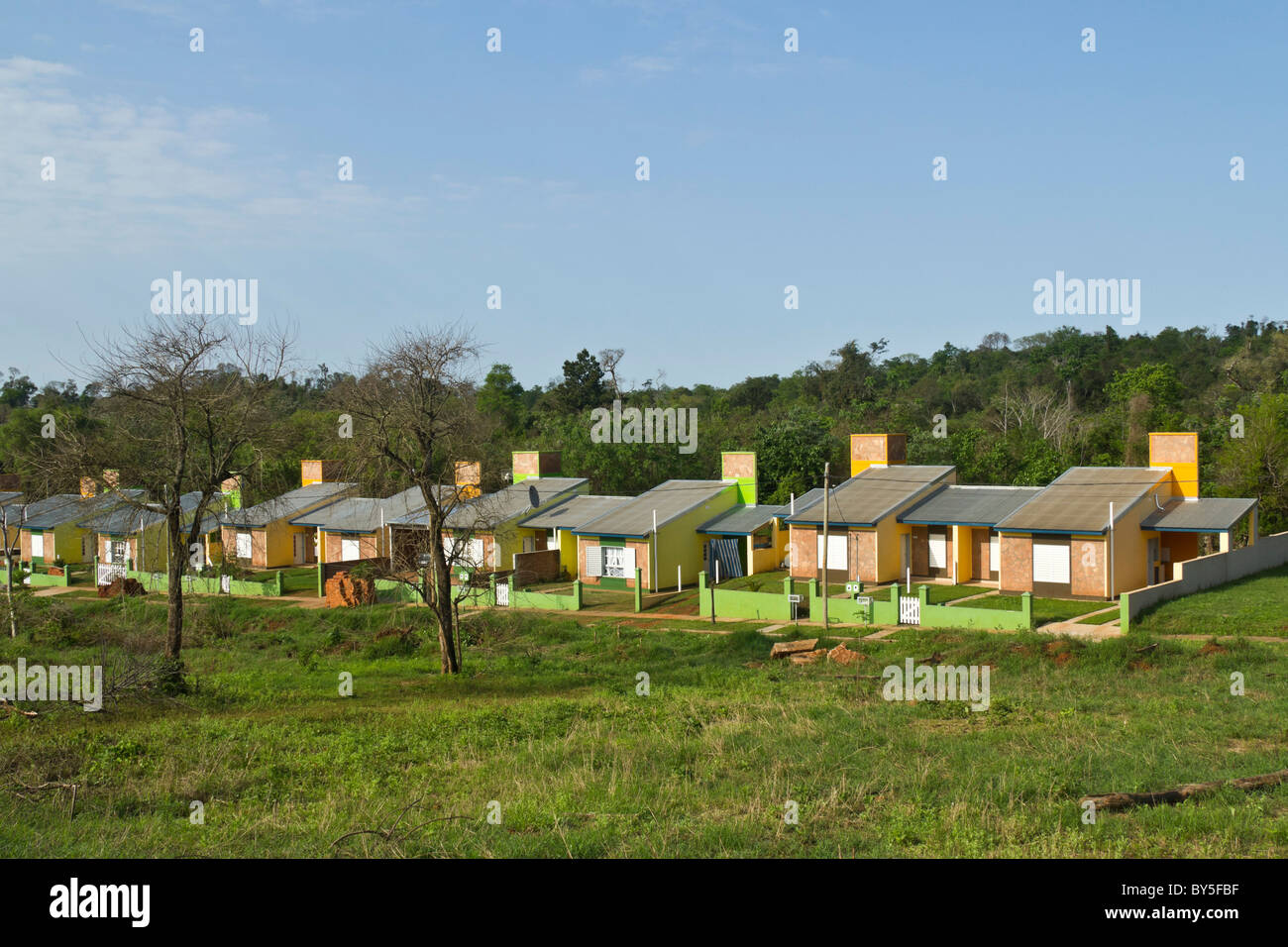 Sponsorizzato dal governo degli sviluppi di alloggiamento a San Ignacio, Misiones, Argentina. Foto Stock