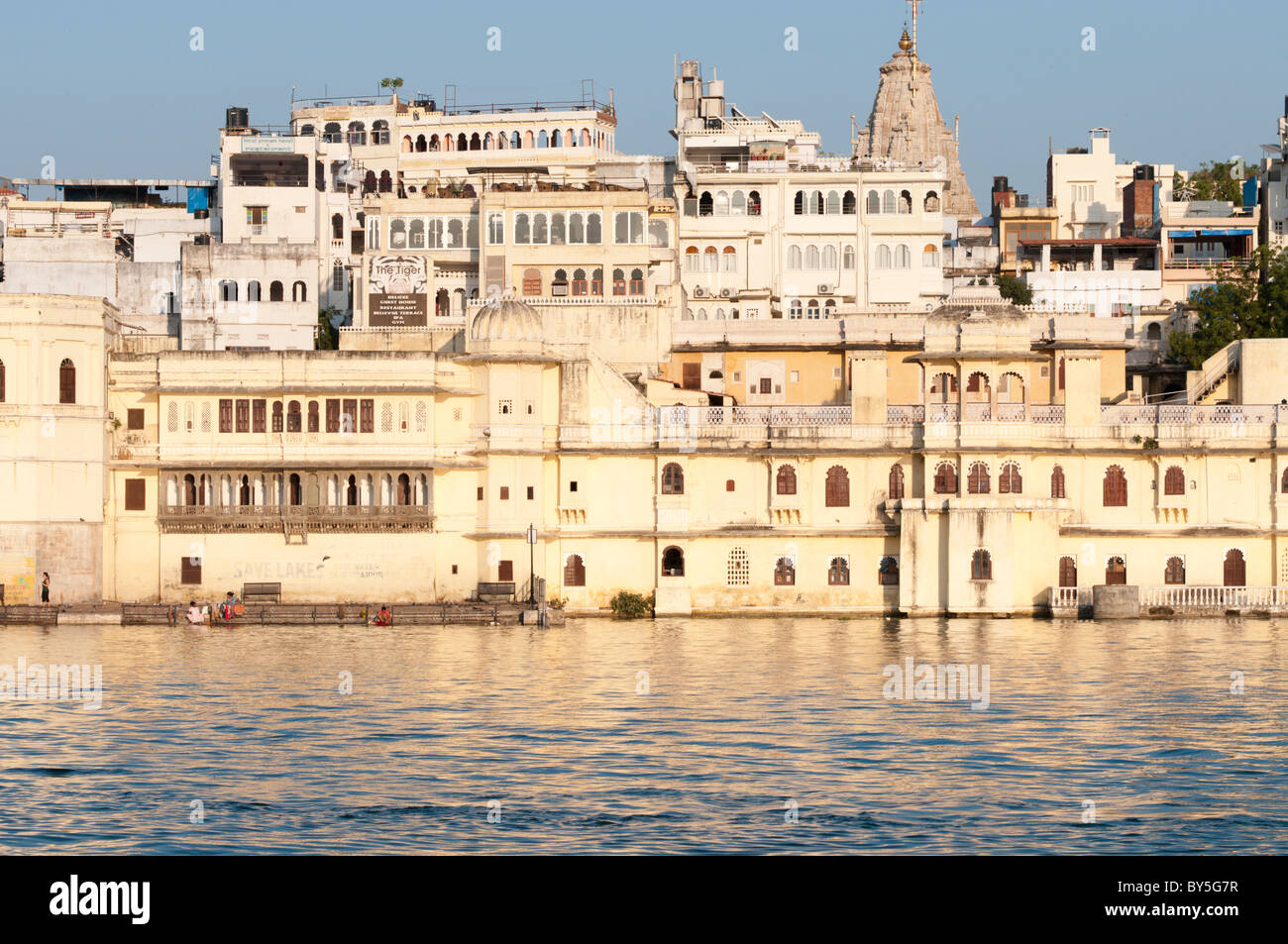 Udaipur e picola Lago Foto Stock