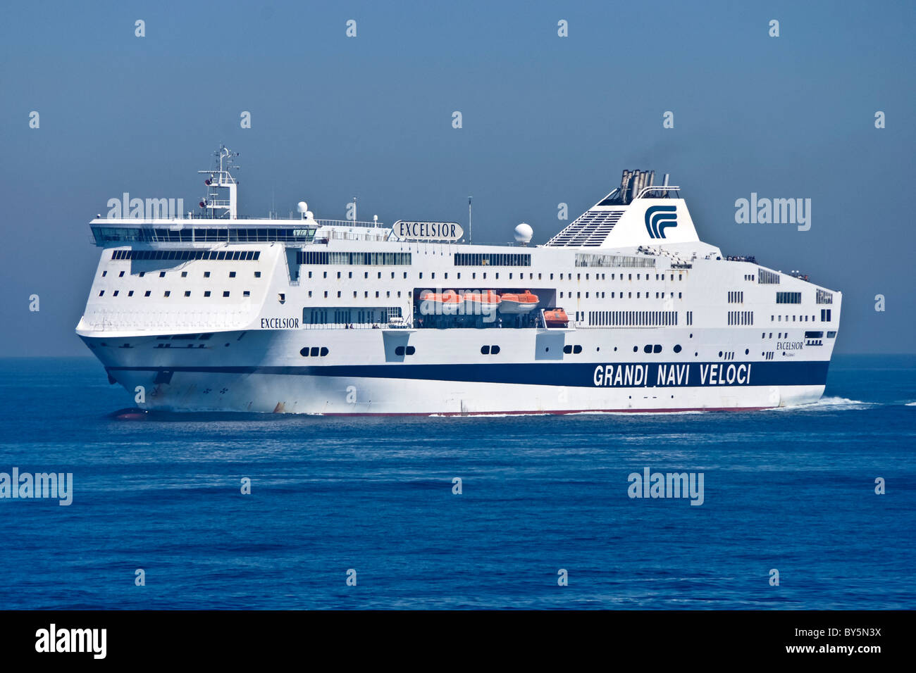 Grandi navi veloci immagini e fotografie stock ad alta risoluzione - Alamy