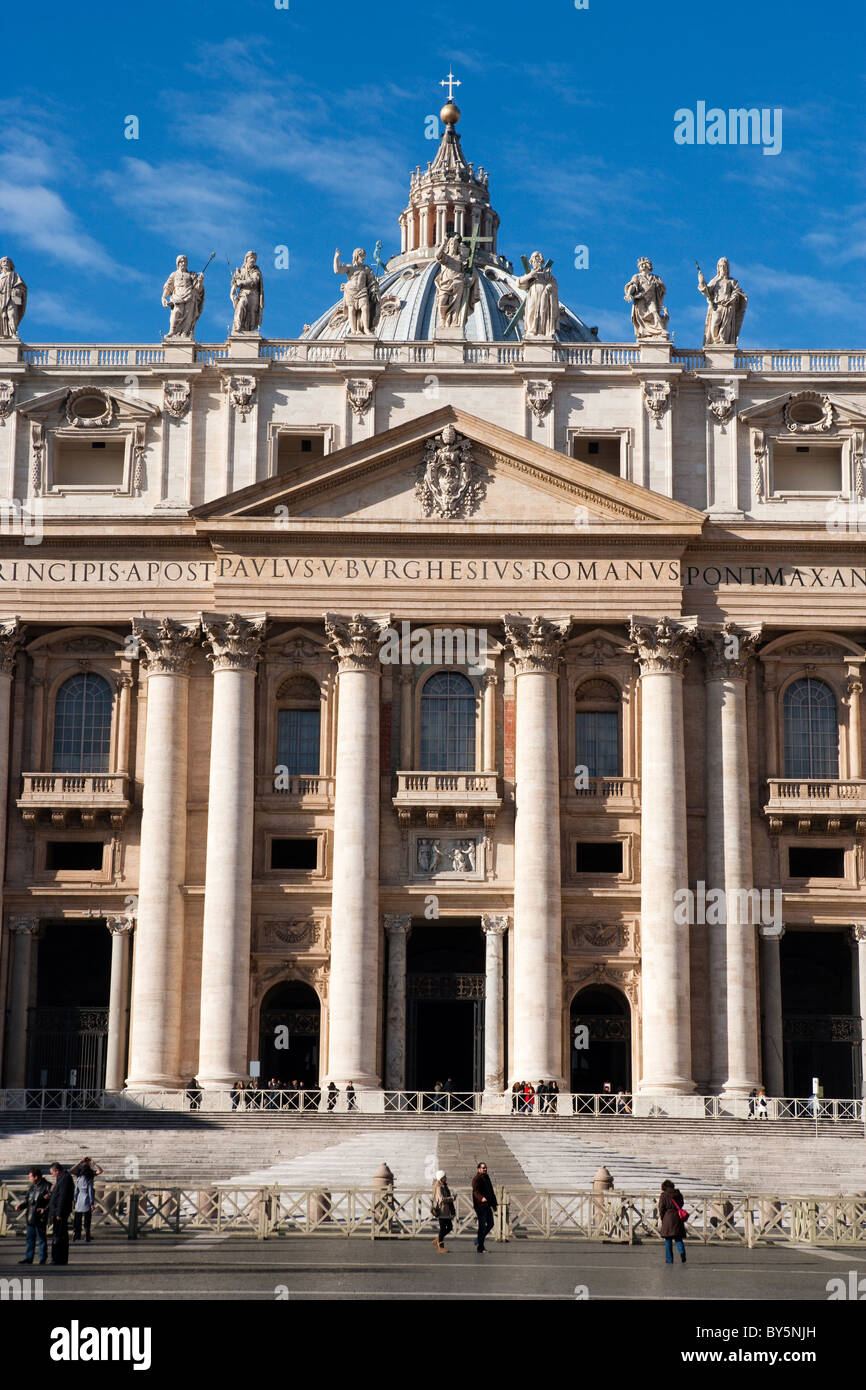 Vaticano basilica di san pietro chiesa Facciata esterna vista a Roma Italia Foto Stock