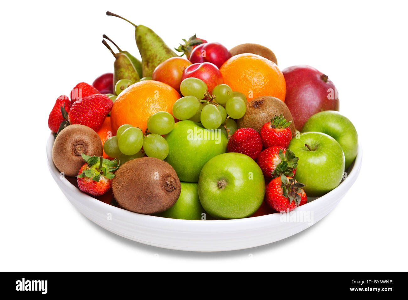 Foto di una ciotola di frutta fresca isolato su uno sfondo bianco. Foto Stock