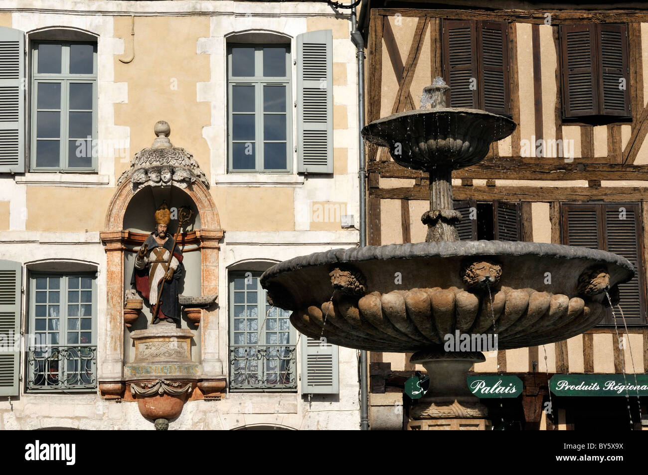 Auxerre (89) : statua di San Nicola Foto Stock
