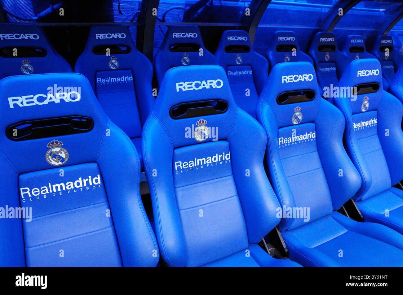 Il Real Madrid CF sostituisce la panchina o scavato nel famoso stadio di calcio Santiago Bernabeu, Madrid, Spagna, Europa Foto Stock
