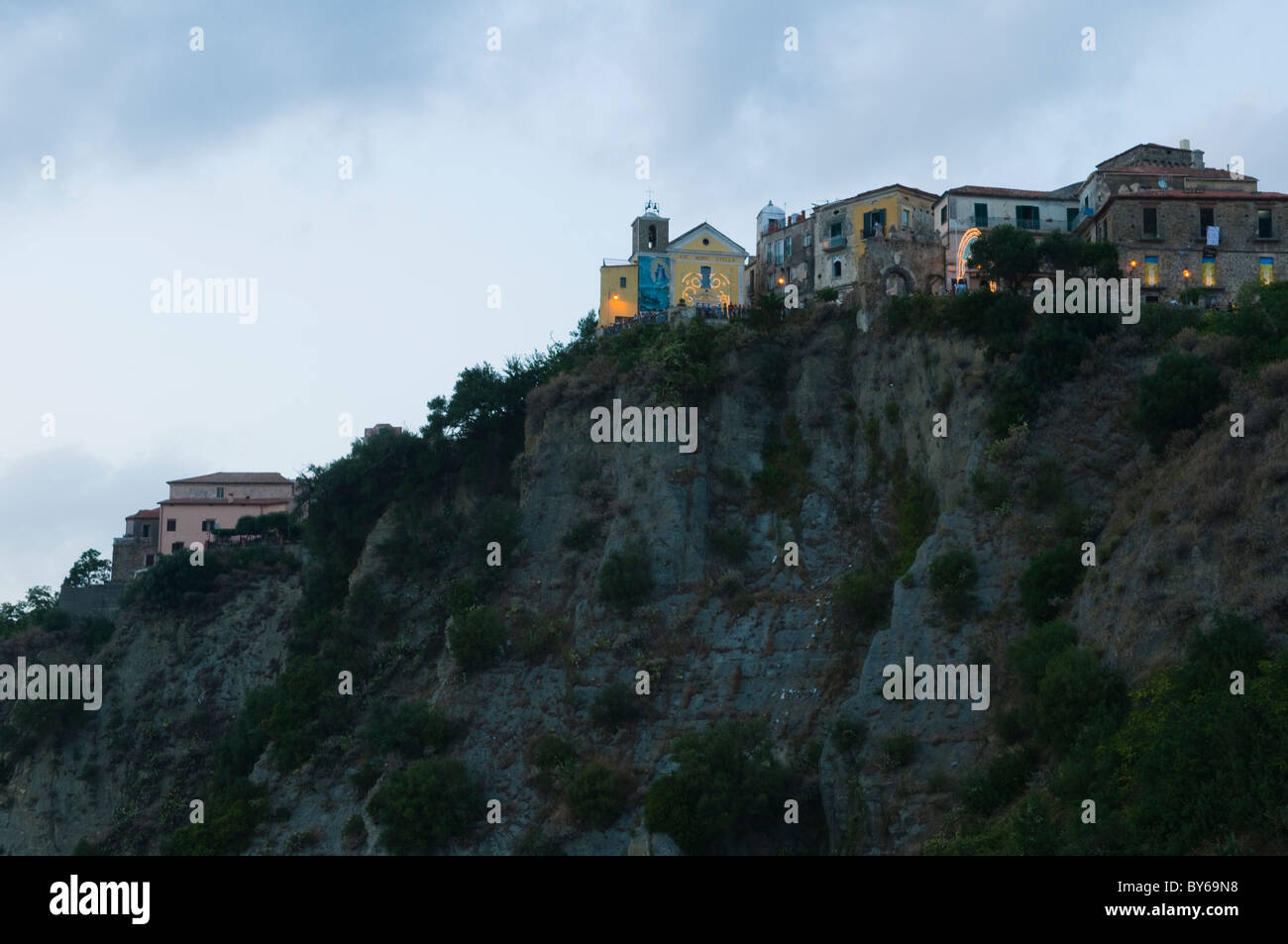 La parte più antica della città di Agropoli o la Città Vecchia, situata su un promontorio. Foto Stock