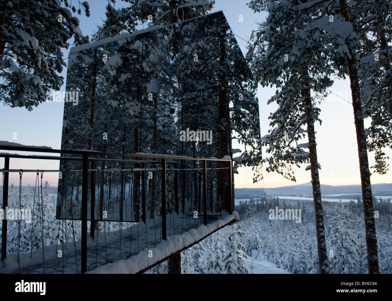 Il treehotel, architettura camere progettate in alberi Foto Stock