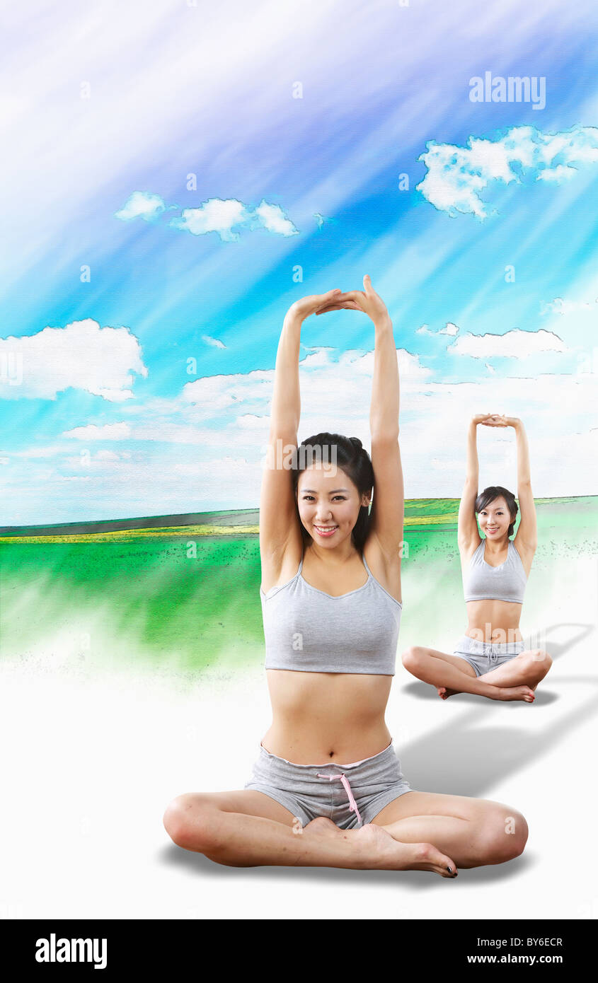 Delle donne che esercitano lo yoga insieme Foto Stock
