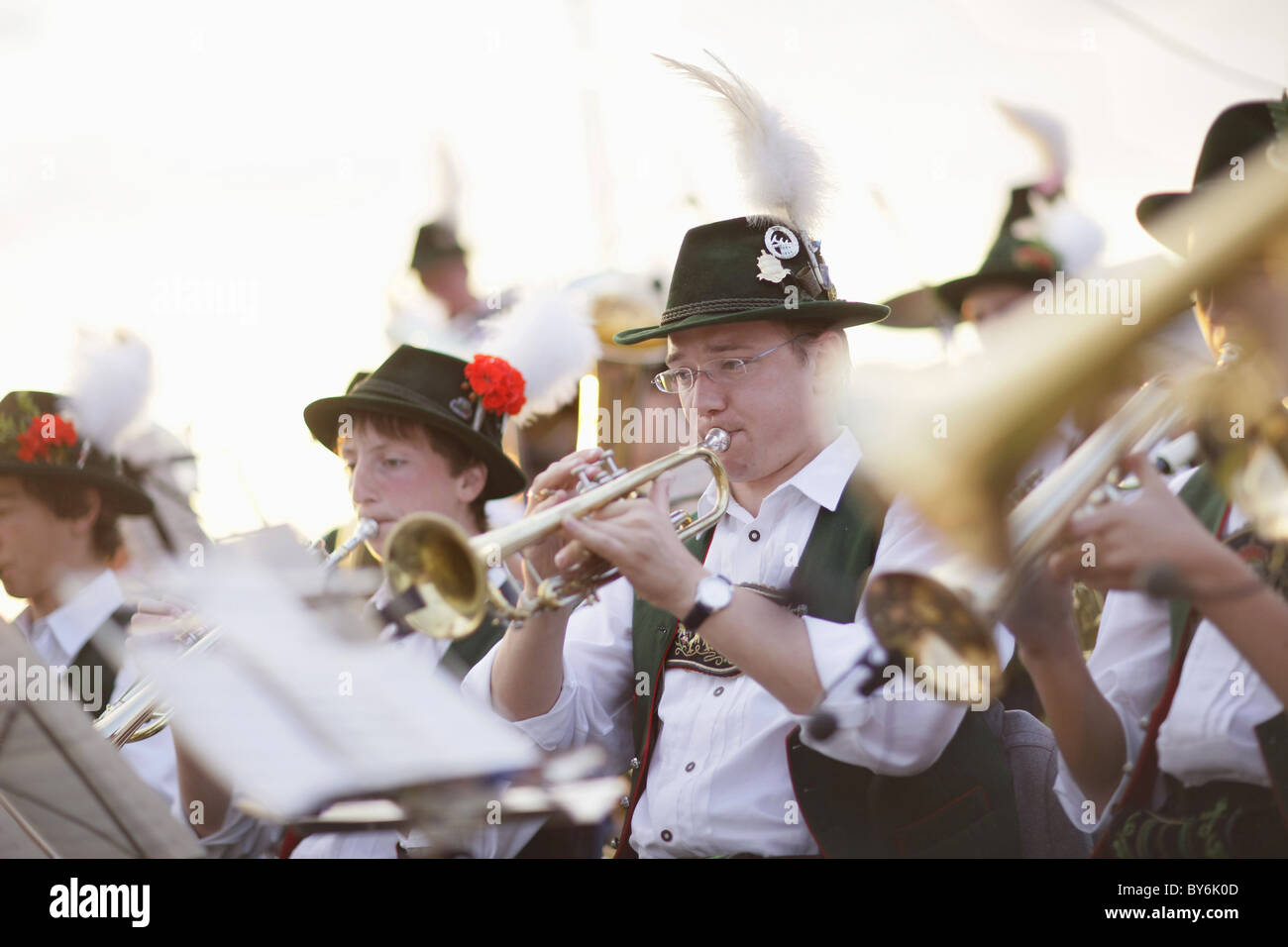 Banda di ottoni, Festival di mezza estate, Muensing, Baviera, Germania Foto Stock