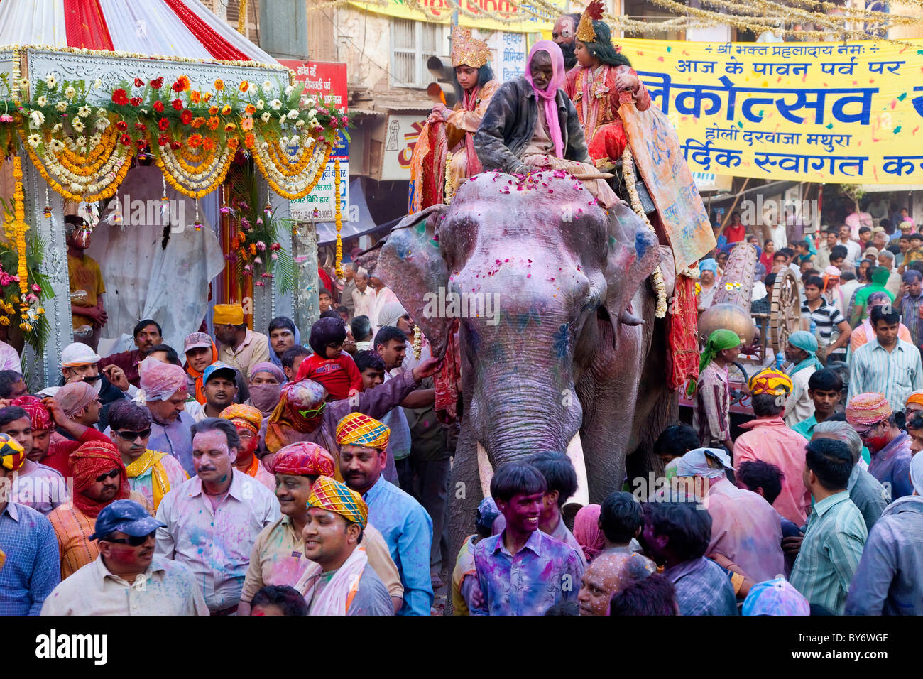 Celebrazione di Holi festival, Mathura, Uttar Pradesh, India Foto Stock