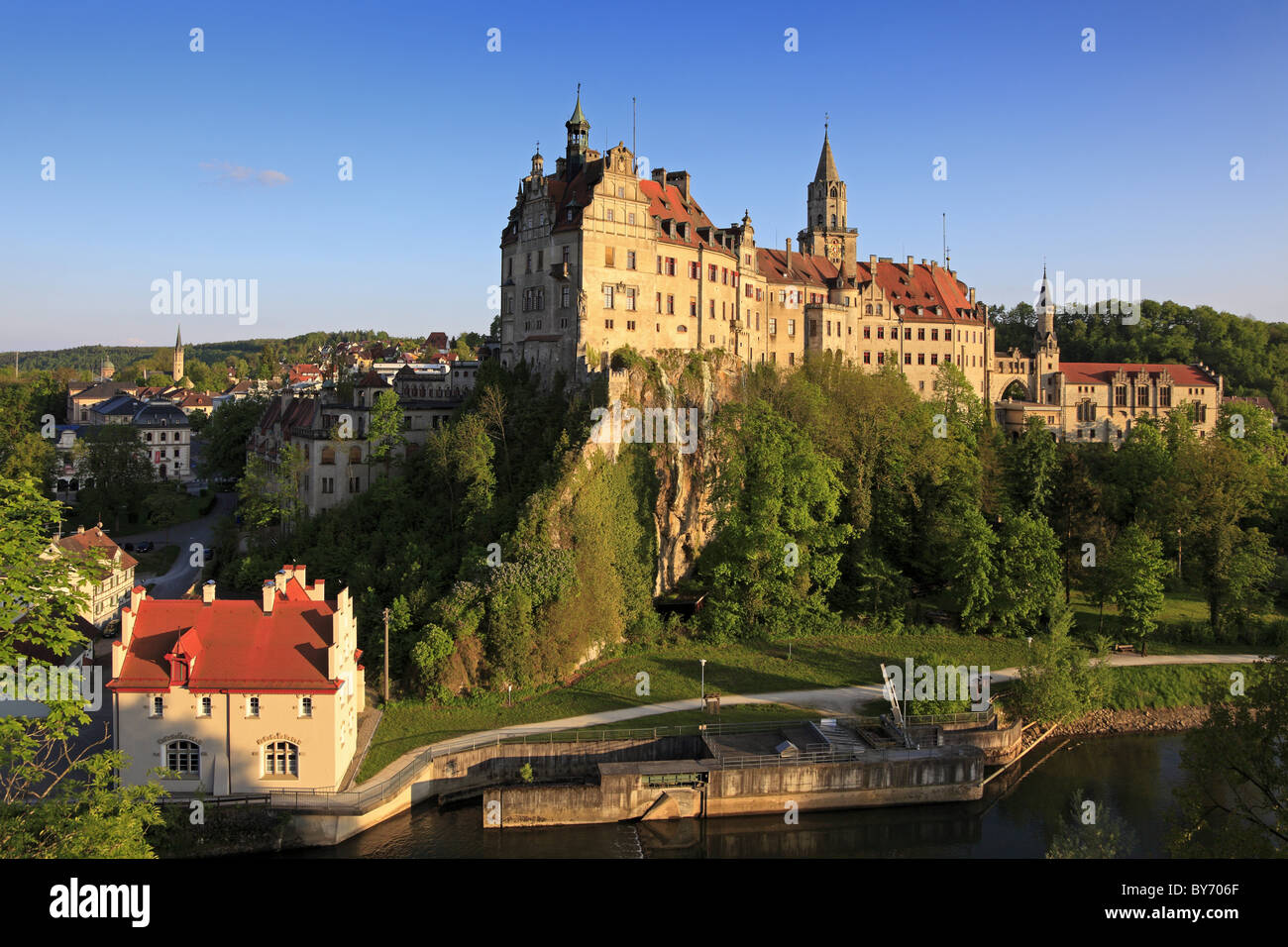 Sigmaringen Castle, Danubio superiore natura park, il fiume Danubio, il Baden-Wuerttemberg, Germania Foto Stock