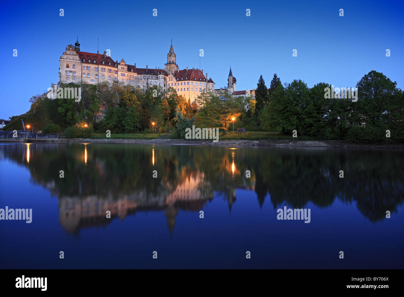 Sigmaringen Castle, Danubio superiore natura park, il fiume Danubio, il Baden-Wuerttemberg, Germania Foto Stock